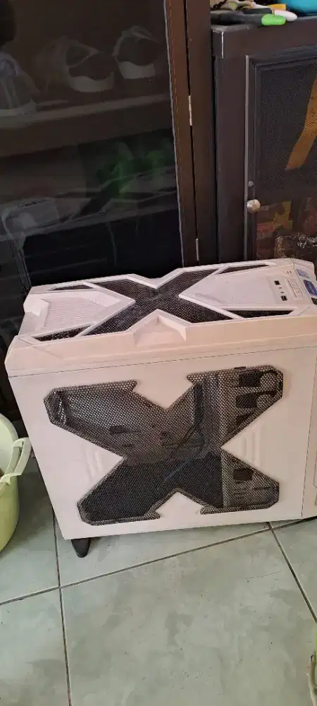 Casing PC warna putih bekas