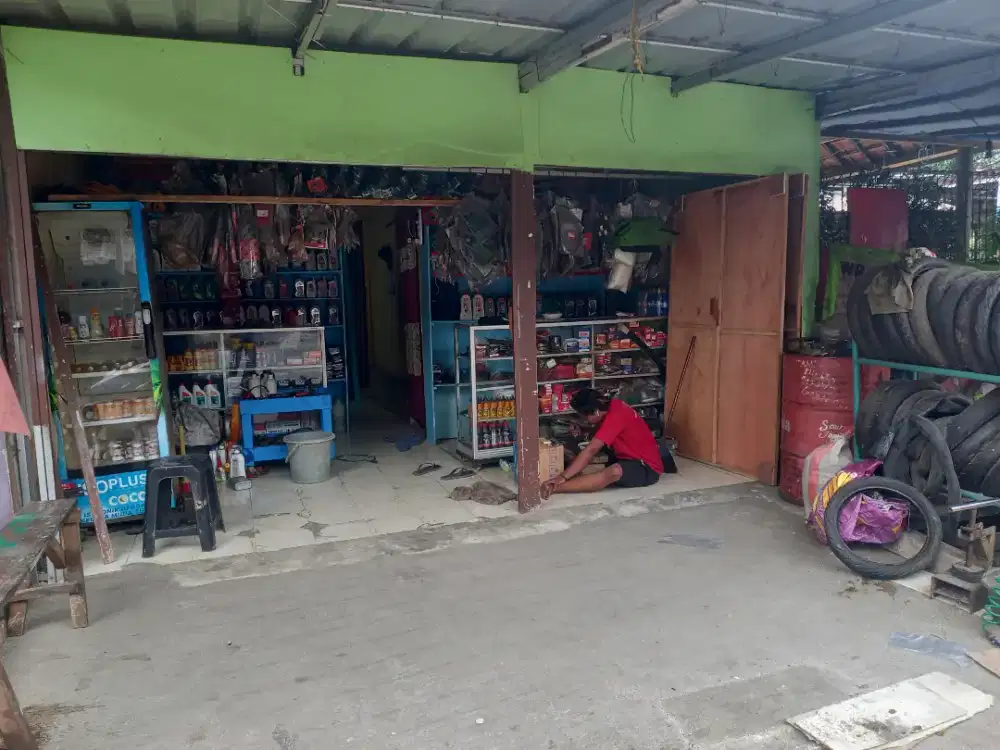 Mekanik motor berpengalaman