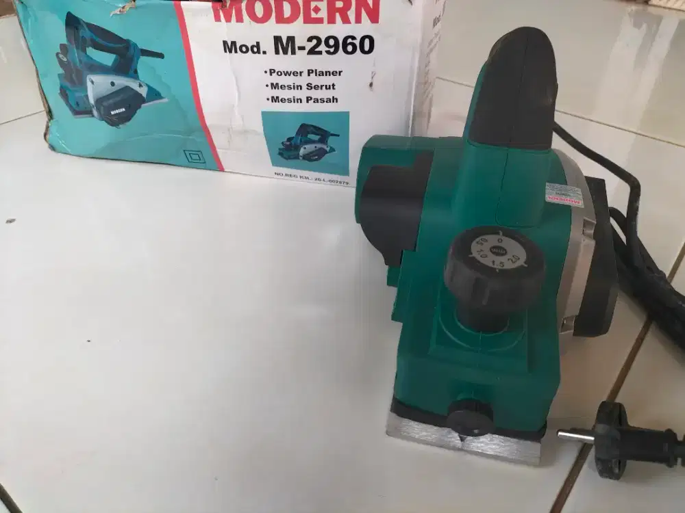 Mesin ketam/serut kayu merk modern
