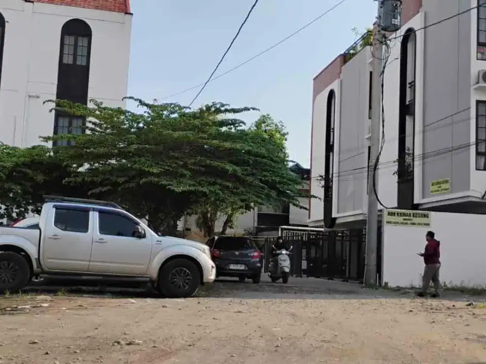 Tanah pekarangan di seturan. dikelilingi kos eksklusif dan asrama mahasiswa. dkt STIE YKPN,UPN