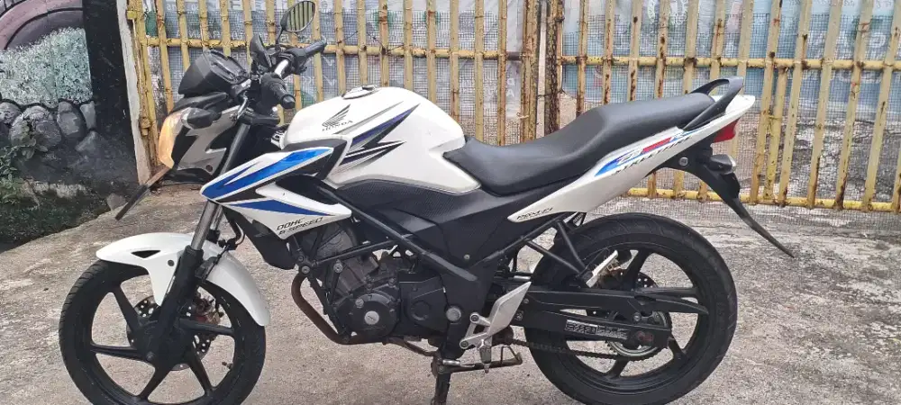 cb 150 th 2013 mesin bagus body mulus bagus