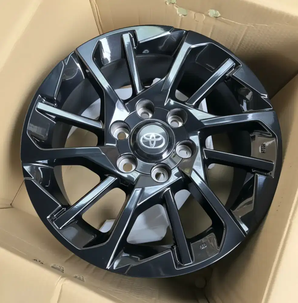 Velg Fortuner GR 2.8 2024. Full Black