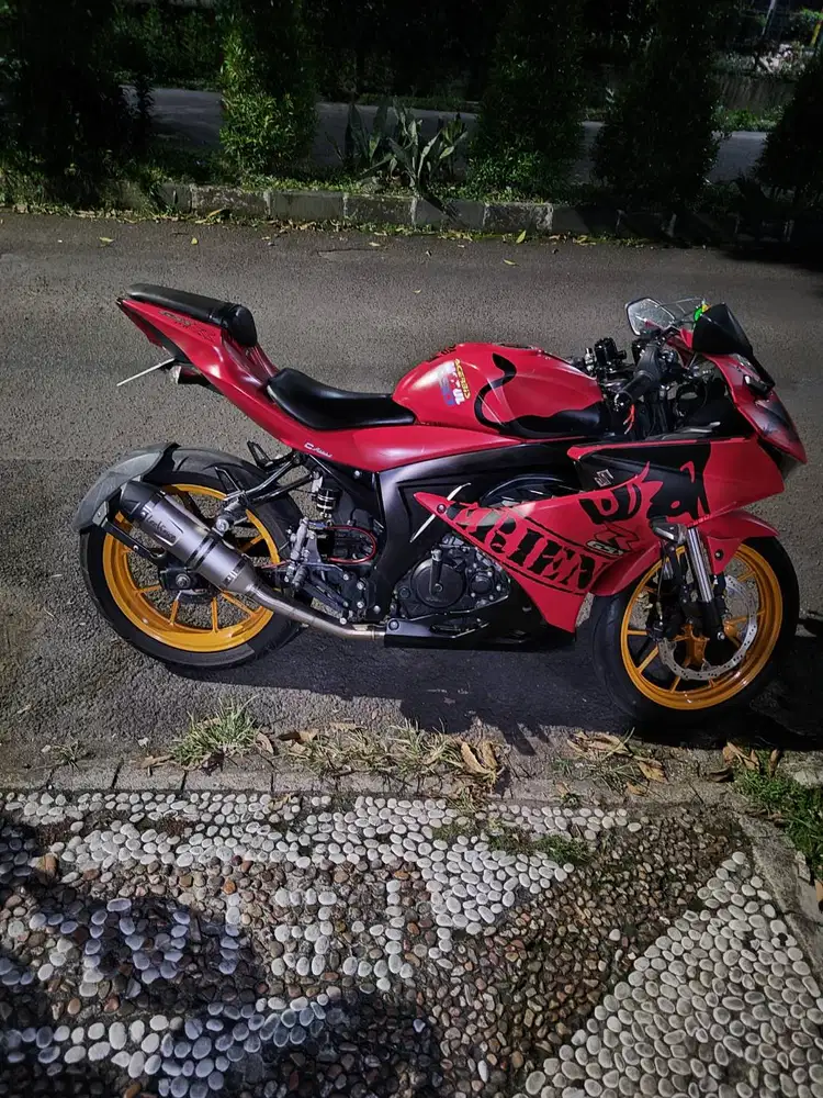 Gsx R150 Red Low KM Full paper
