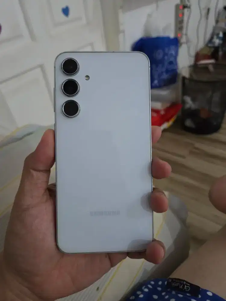 Samsung A55 5G 8/256 fisik kurang mulus ada dent,fungsi normal nominus
