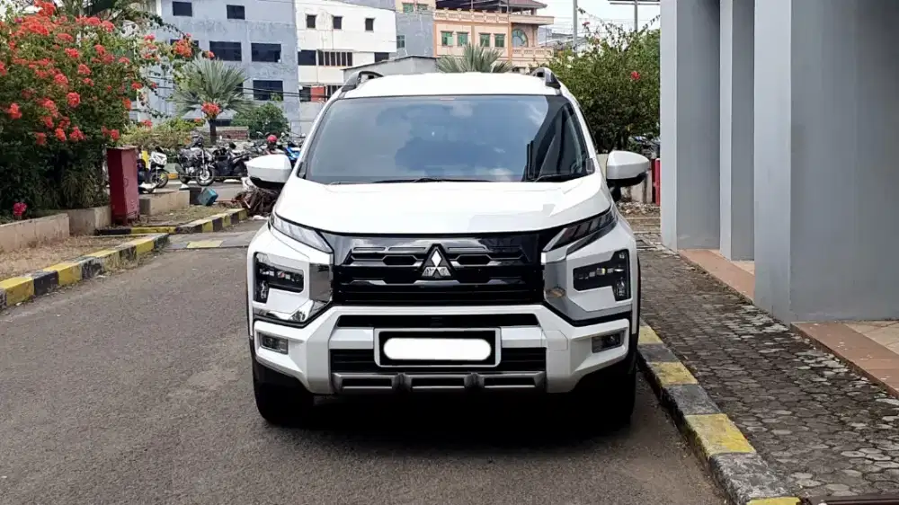 Km18rb mitsubishi xpander cross premium 2023 putih