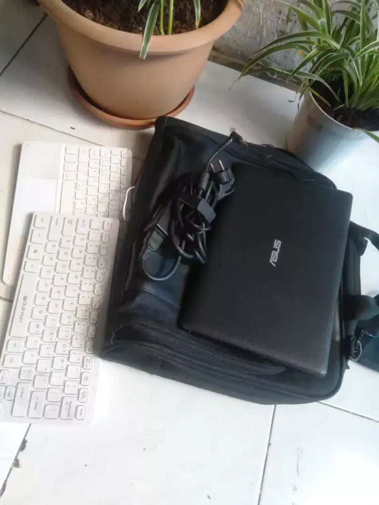Aksesoris jual laptop Asus X200M minus mati +tas laptop+keyboard.