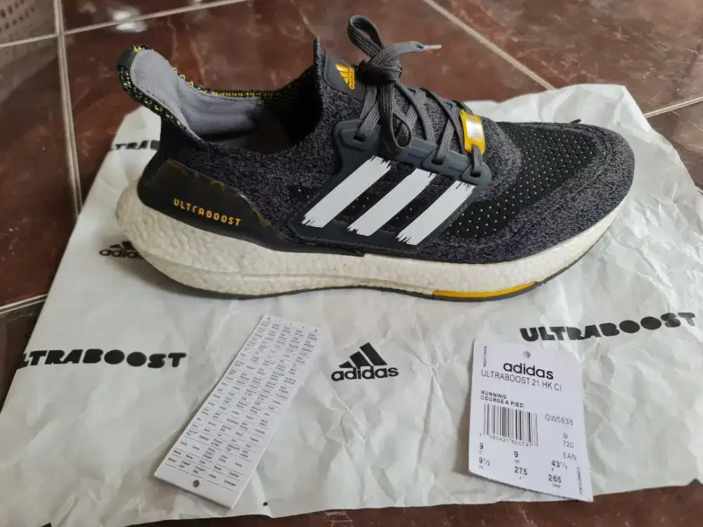 ADIDAS ULTRABOOST 21 HK city pack