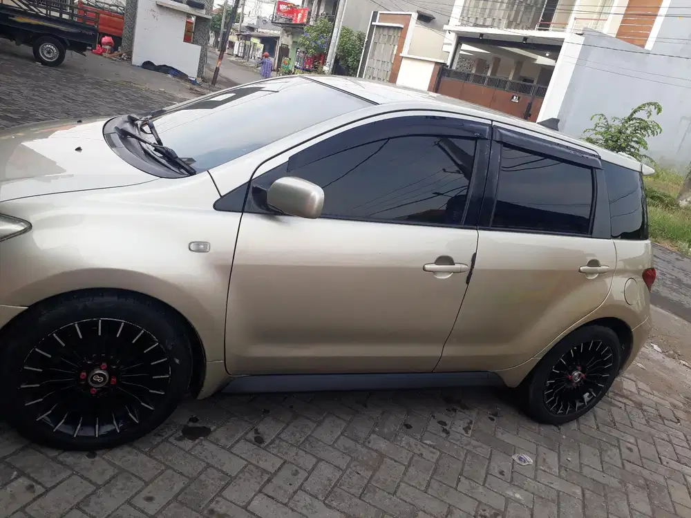 Toyota ist 2003 Bensin