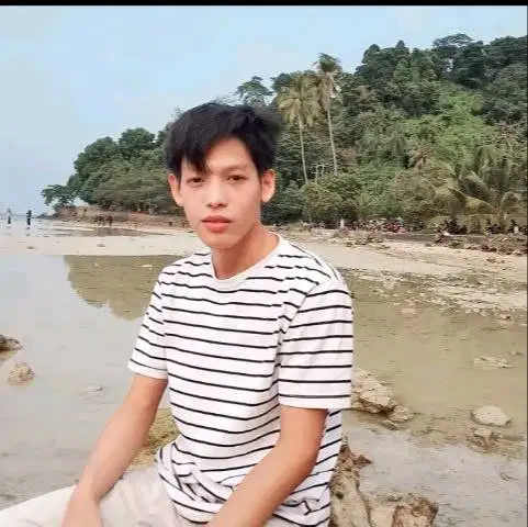 Cari kerja. Resepsionis . Atau OB .restoranteng . Bakry.sama.