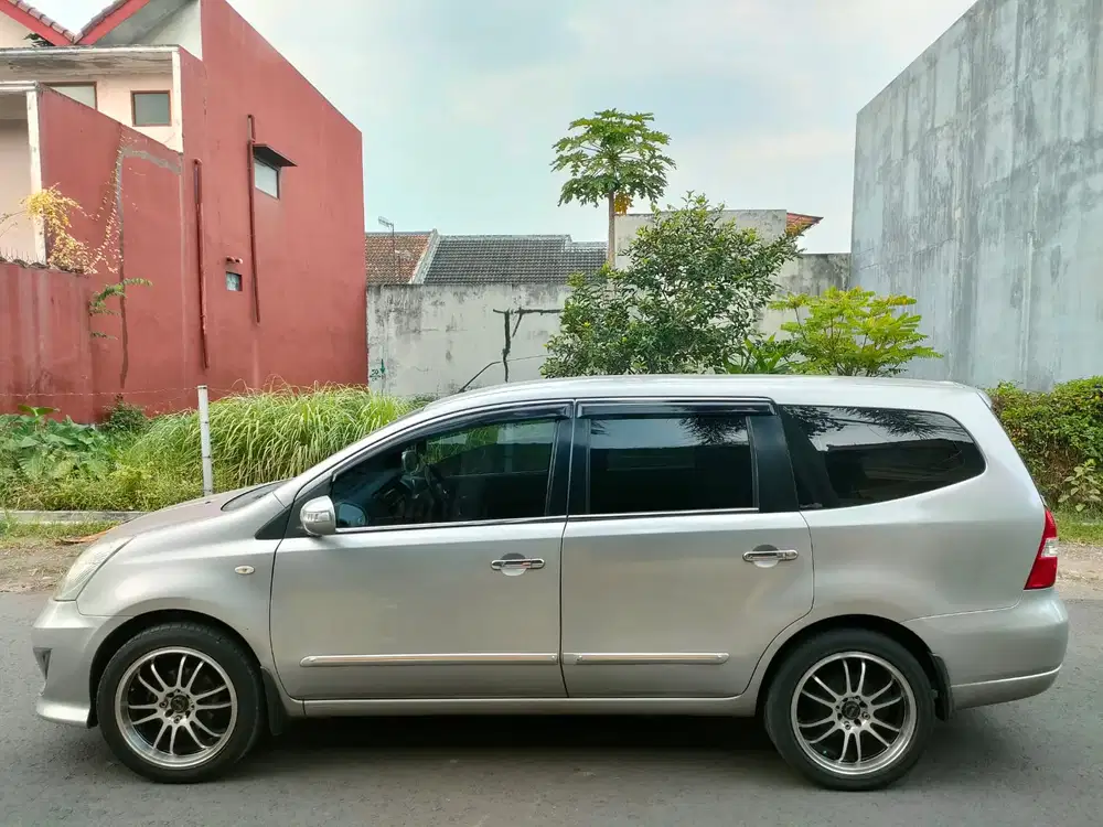 Nissan Grand livina 2013 Bensin