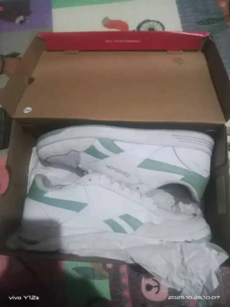 Sepatu reebook msh mulus beli kga pernah di pake BU