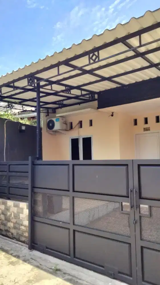 DISEWAKAN RUMAH DEKAT GRAHA RAYA