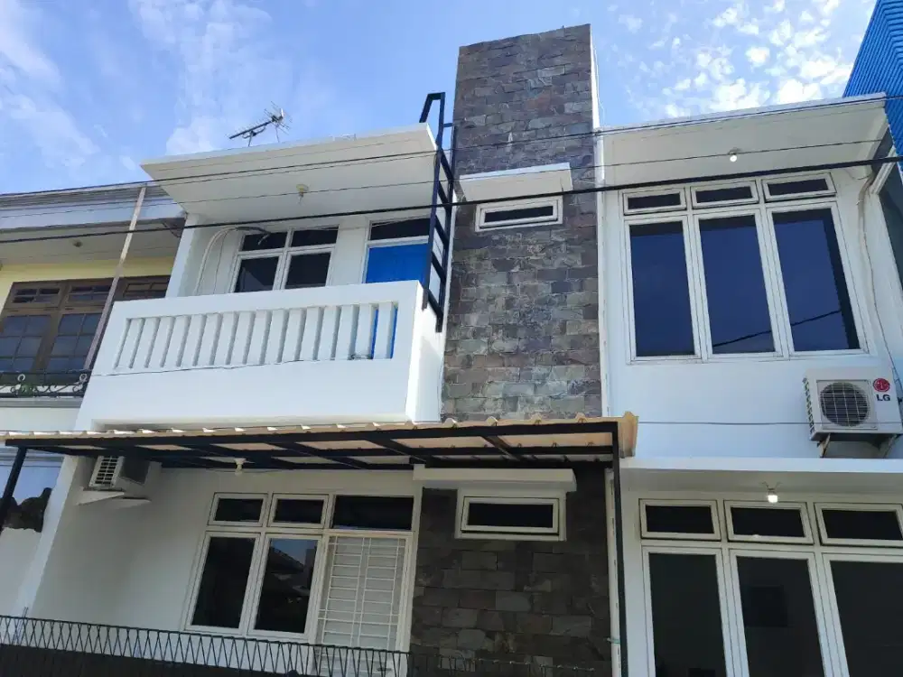 Disewakan Rumah Bagus Baru Selesai Renov
