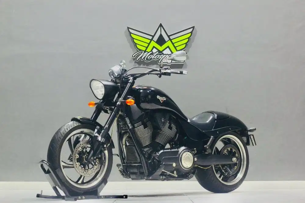 Victory Hammer 1700 Low Odo Ultra Classic Fat Boy Street Glide