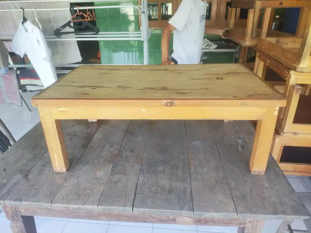 Meja Kayu , Meja Lesehan