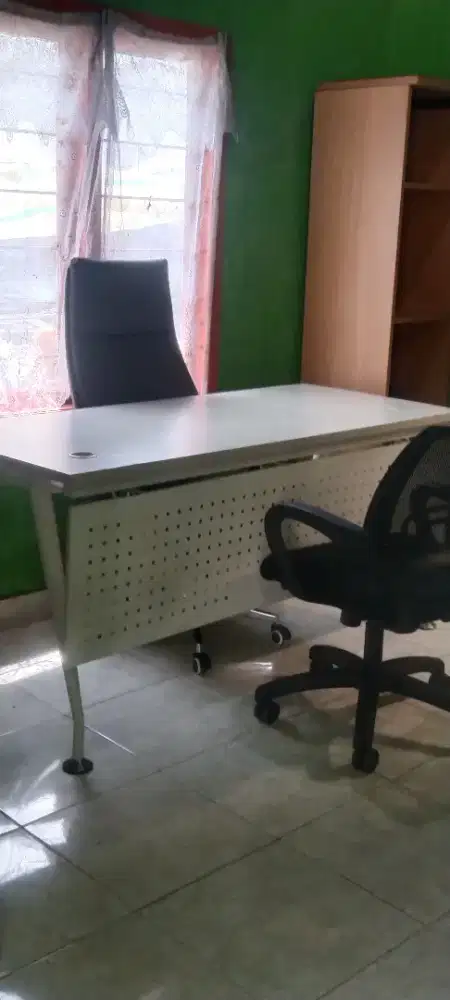 Meja direktur / meja manager