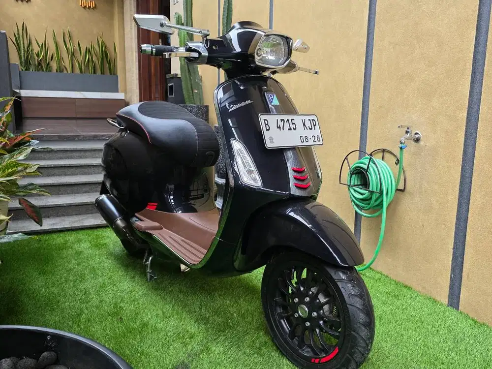 Sprint 150cc Carbon Series Limited