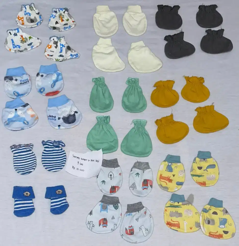 Preloved sarung tangan dan kaki bayi