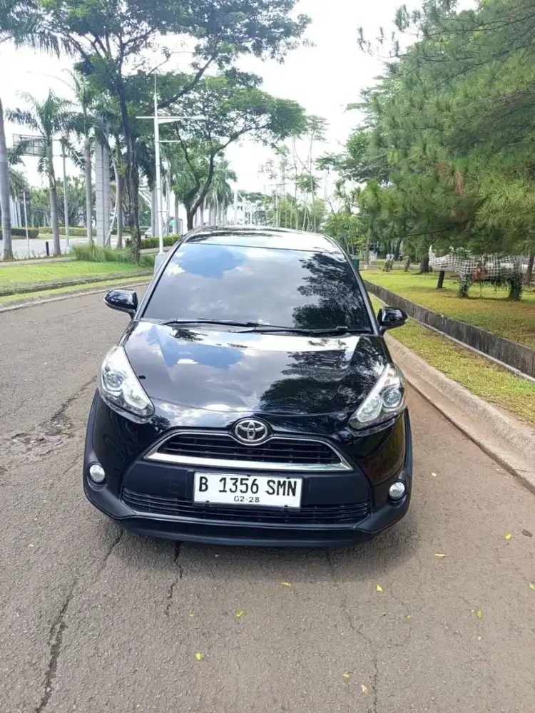 TOYOTA SIENTA V MATIC 2018 HITAM