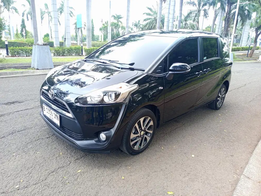 Toyota Sienta V AT 2018
