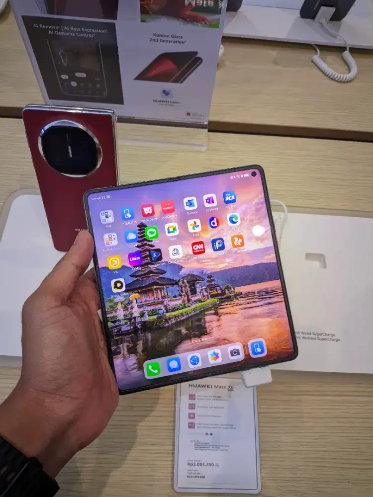 Ponsel Fold Huawei Mate X6
