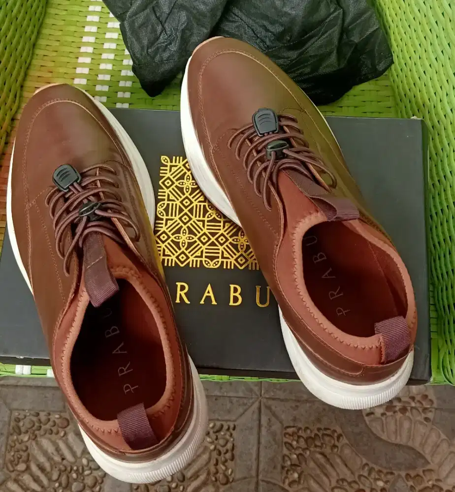Di jual sepatu kulit merk prabu