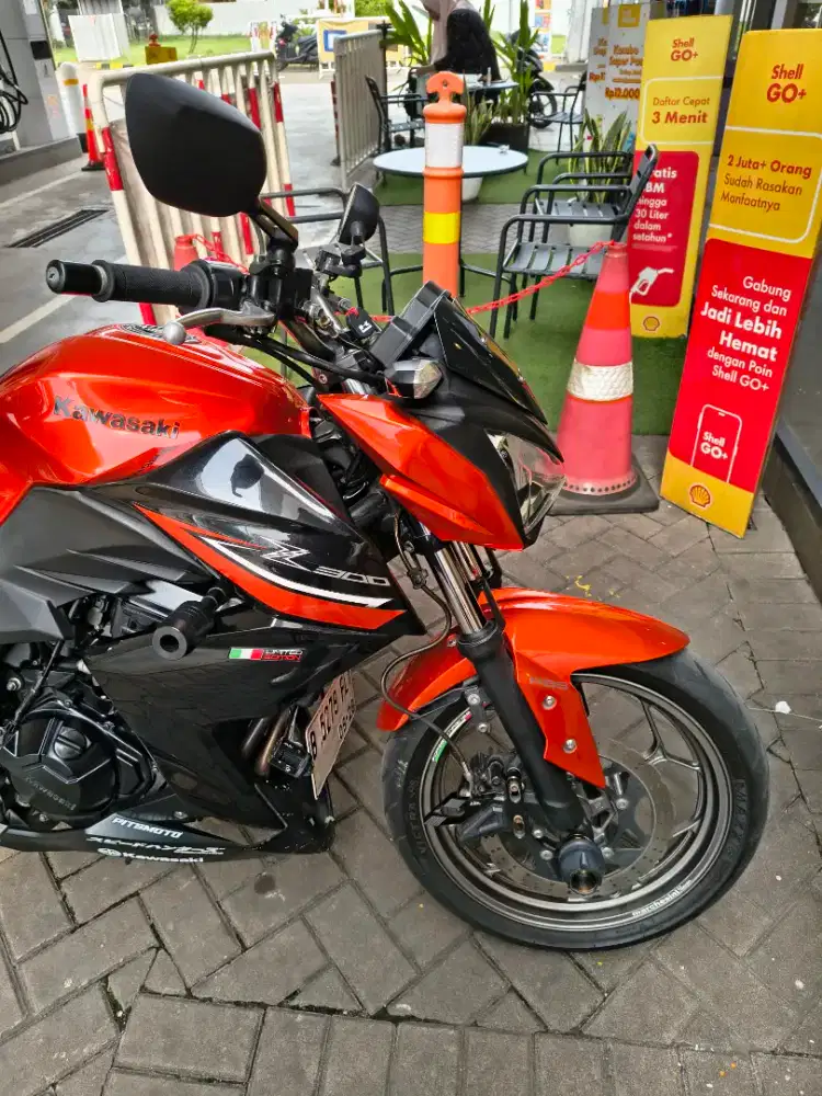 Kawasaki Z250 Orange 2017 Low KM