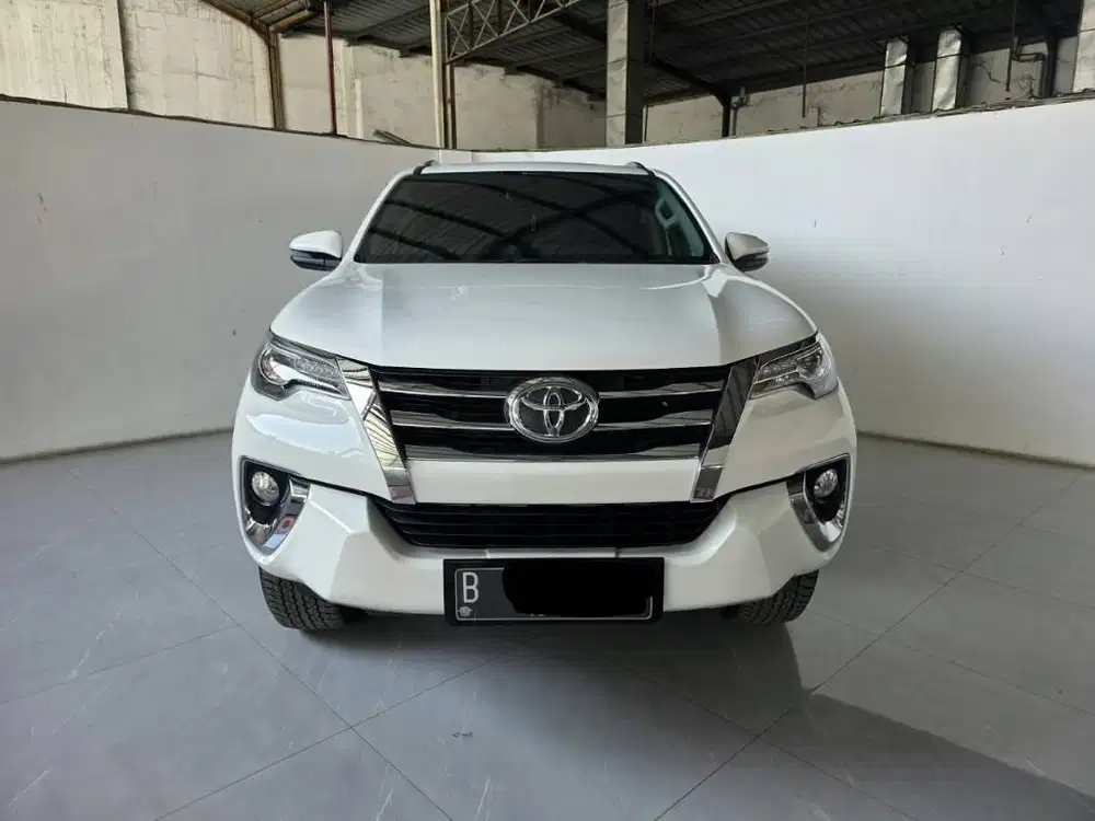 Low km 61rban Toyota Fortuner VRZ 2.4 diesel AT ( Matic ) 2017 Putih