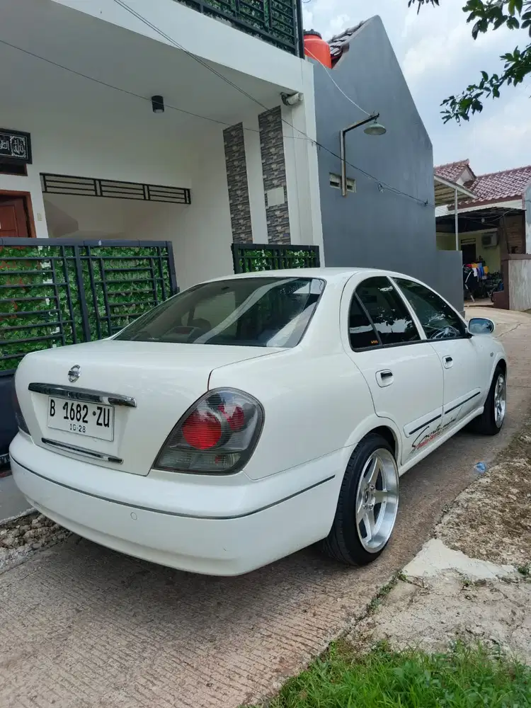 Nissan sunny GL neo 1.6 white luxury costume 2009