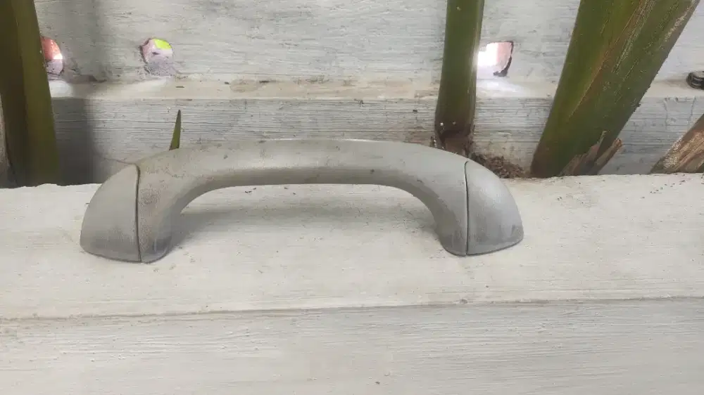 Handle pegangan tangan plafond