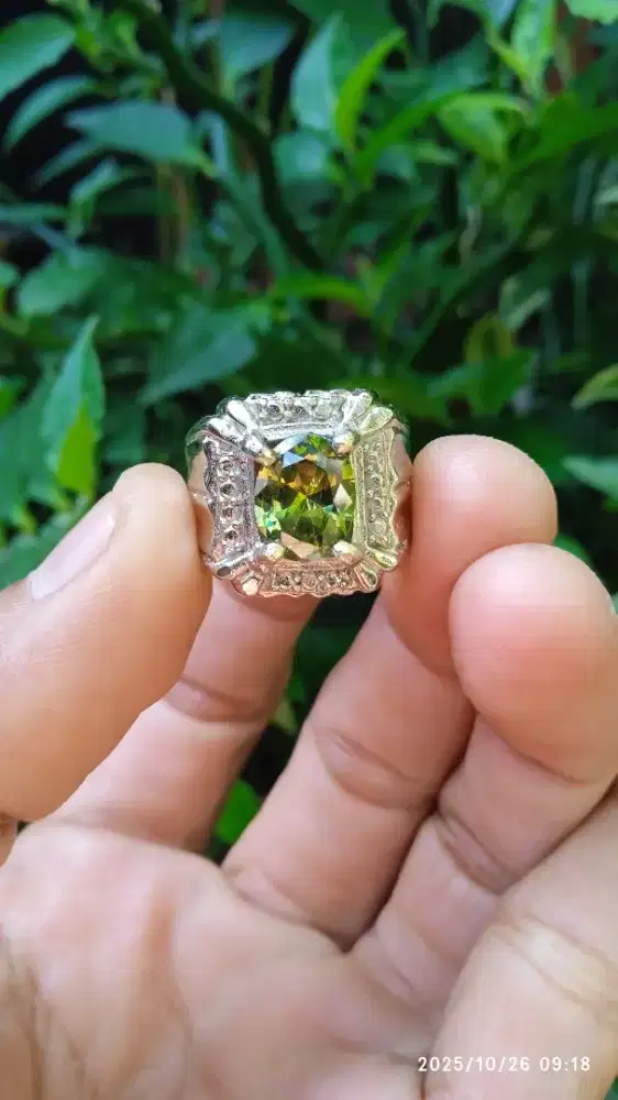 GREEN SAFIR CUTTING