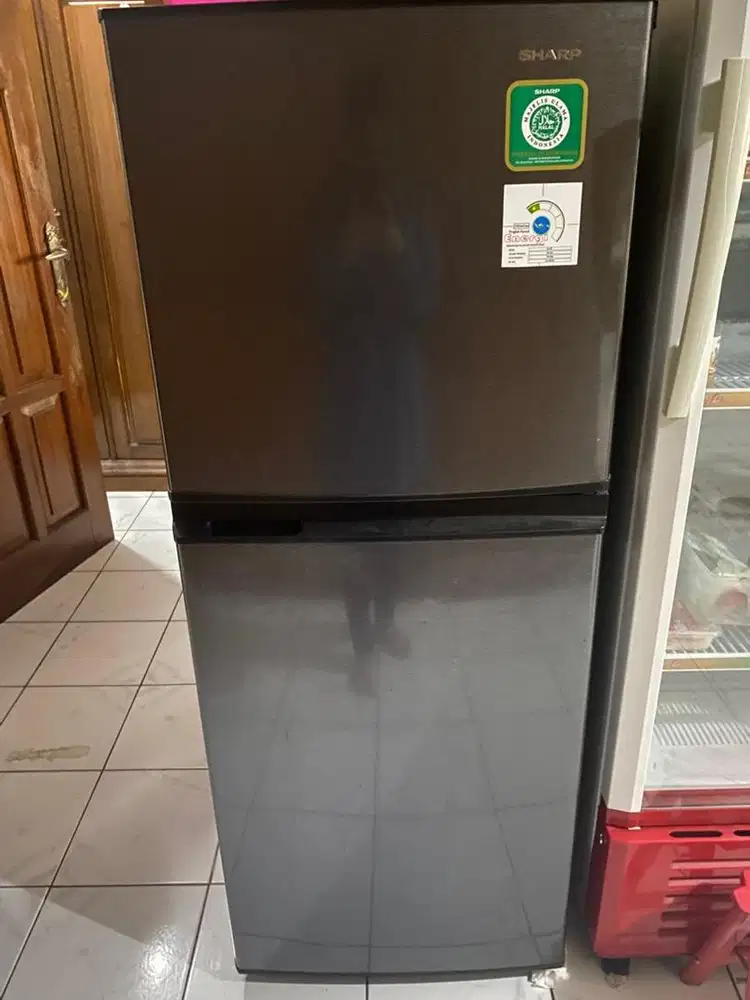 Kulkas 2 PINTu kondisi Baik Sharp