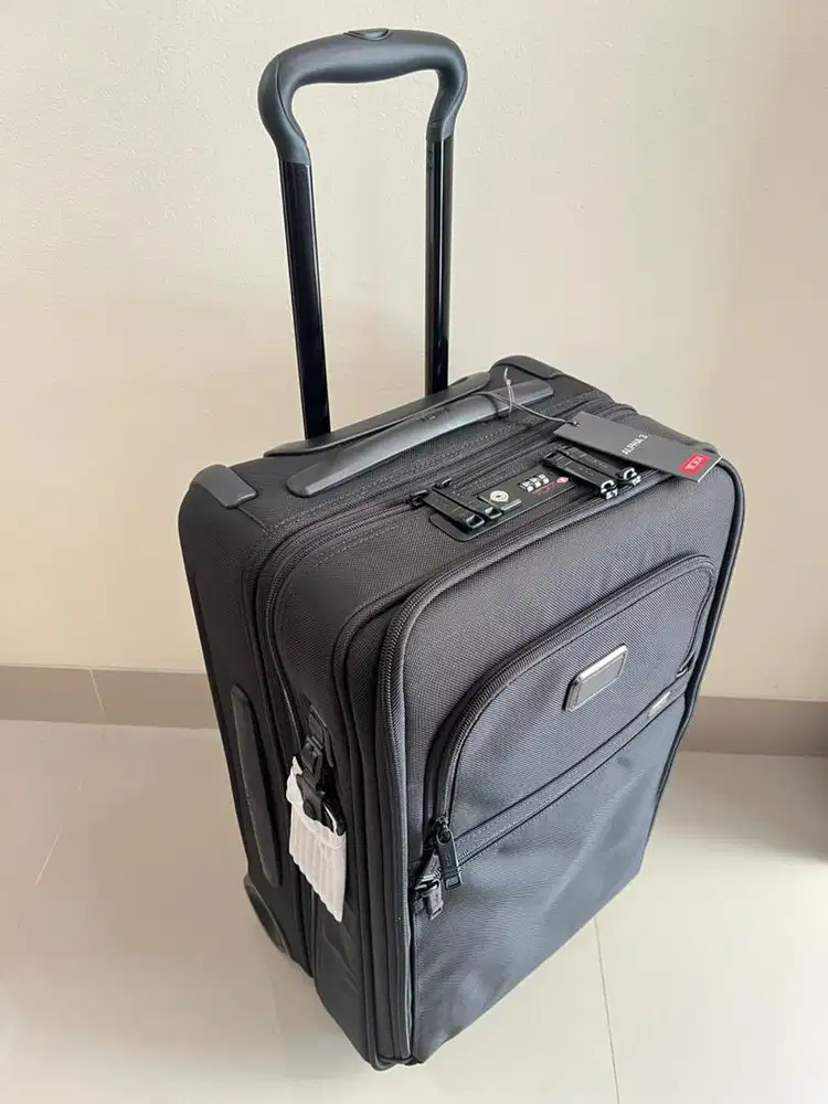 Koper Tumi Alpha 2 Itnl expandable Cabin Size