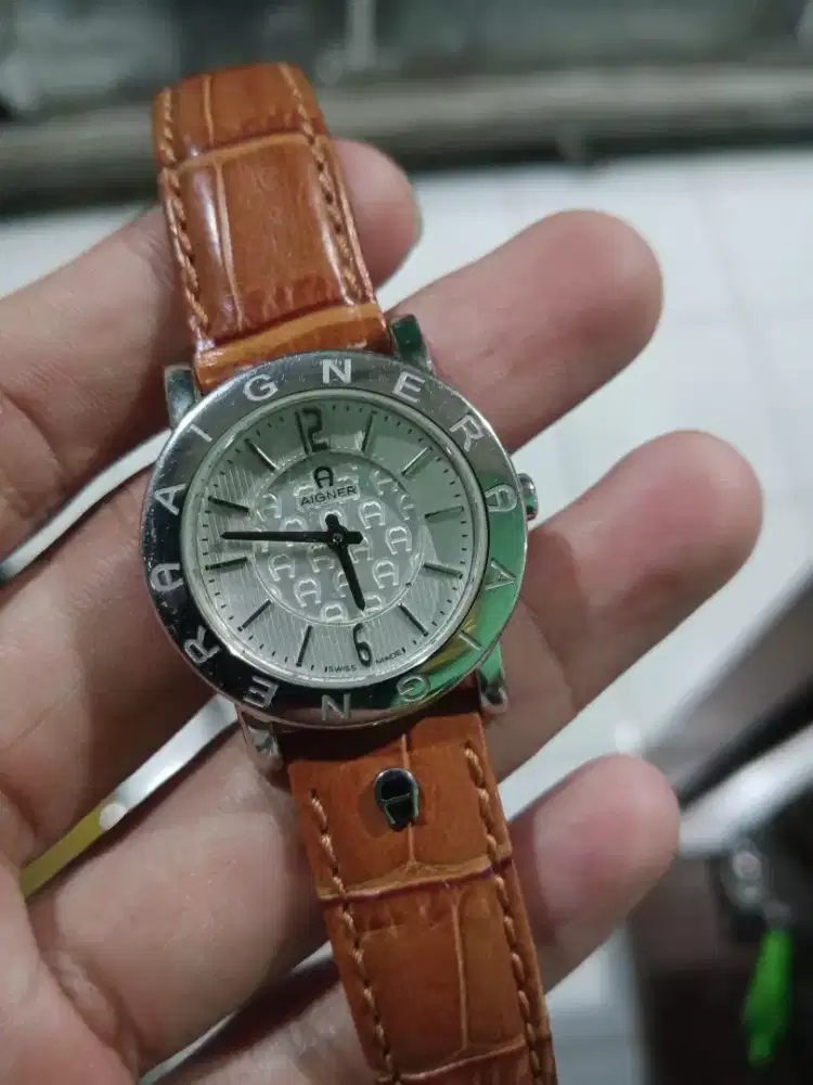 2 jam aigner cewek bagus