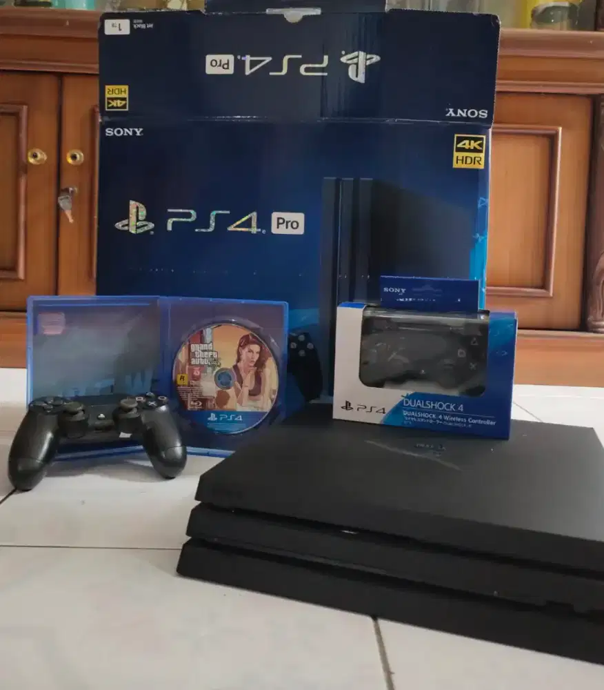 PS4 Pro ori 1TB
2 Dualshock
GTA V ori BU