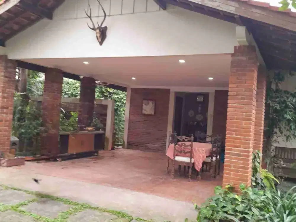 Rumah TANAH LUAS Pinggir Jalan GRAFIKA Banyumanik