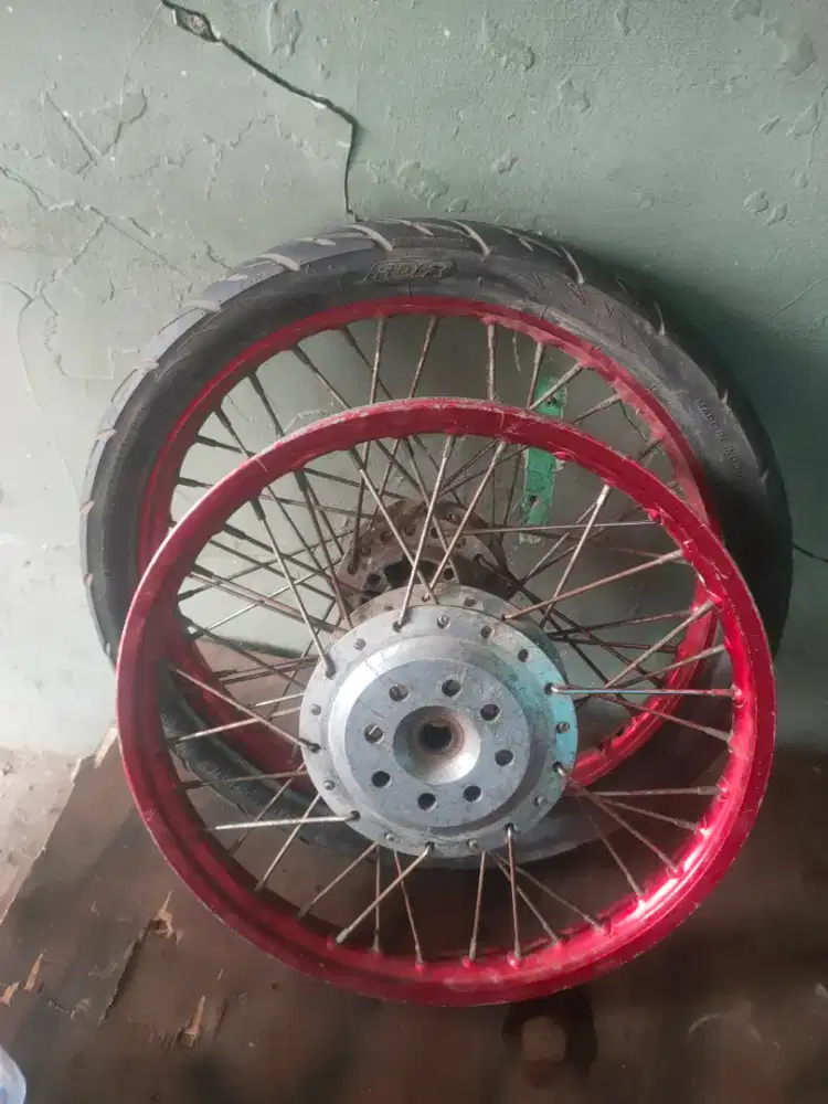 Jual butuh velg buat Vario Beat merk Rossi