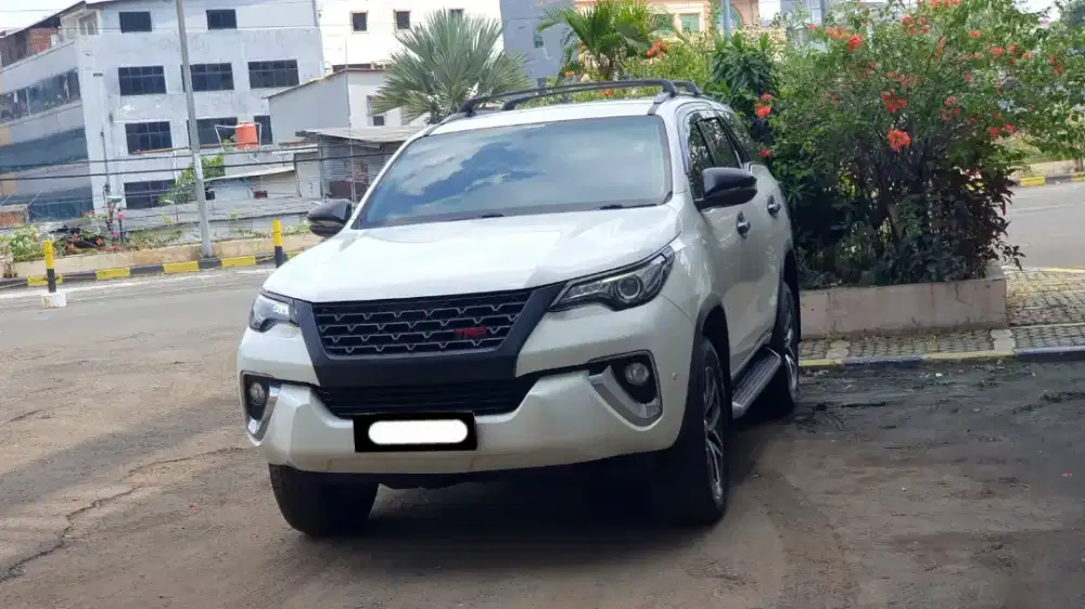 Km68rb toyota fortuner vrz diesel 2019 putih include grile ori