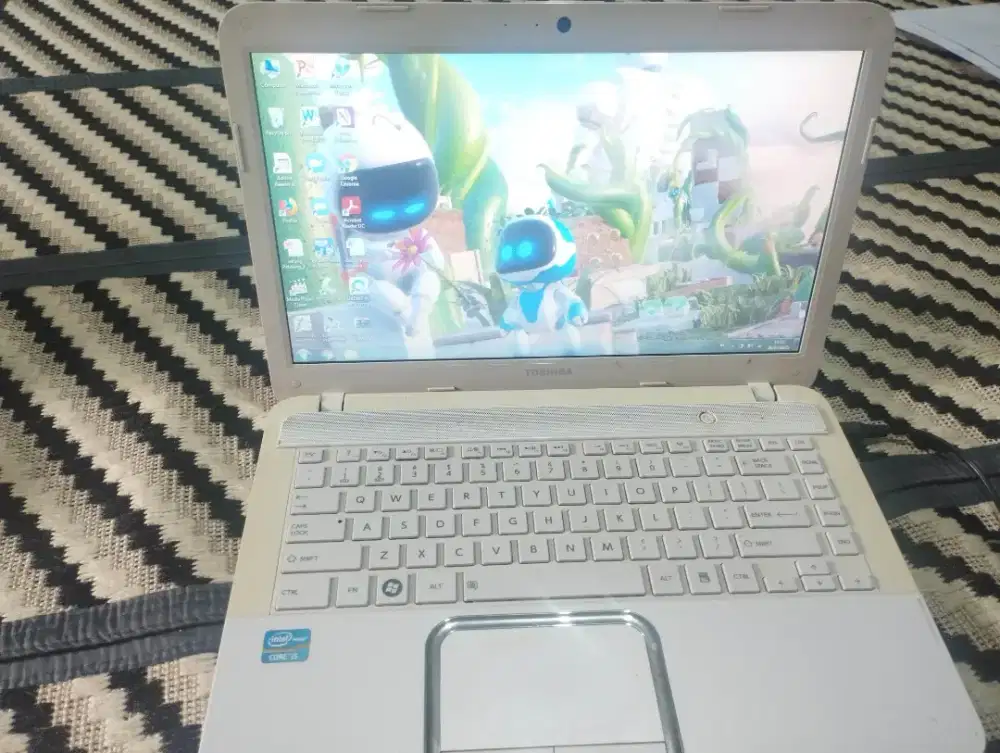 Dijual cepat Laptop Bekas merk Toshiba