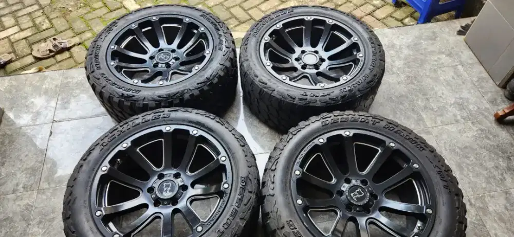 Velk pajero plus ban masih baru