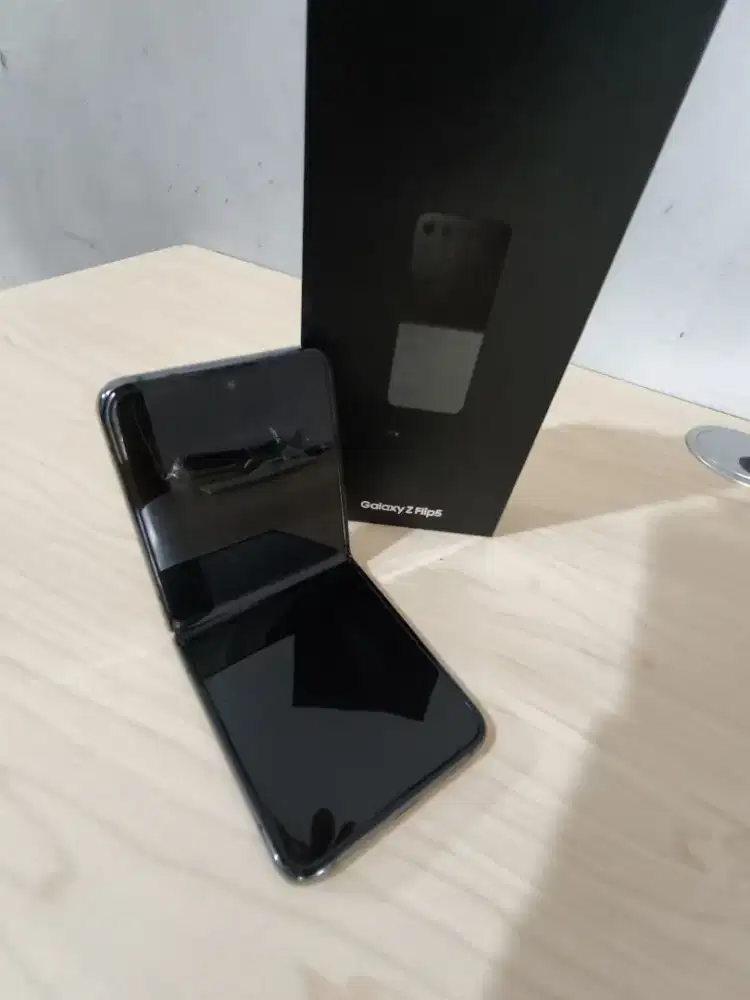 Samsung galaxi z flip 5 8gb/512gb