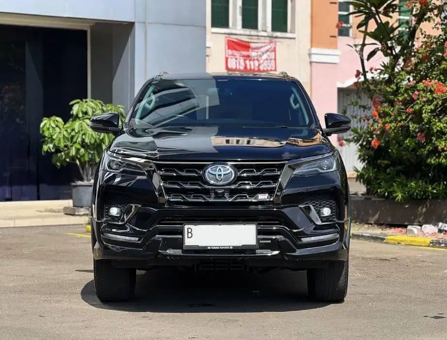 2022 Toyota Fortuner 2.8 GR Sport AT 4x2 Diesel Hitam Record Siap TT