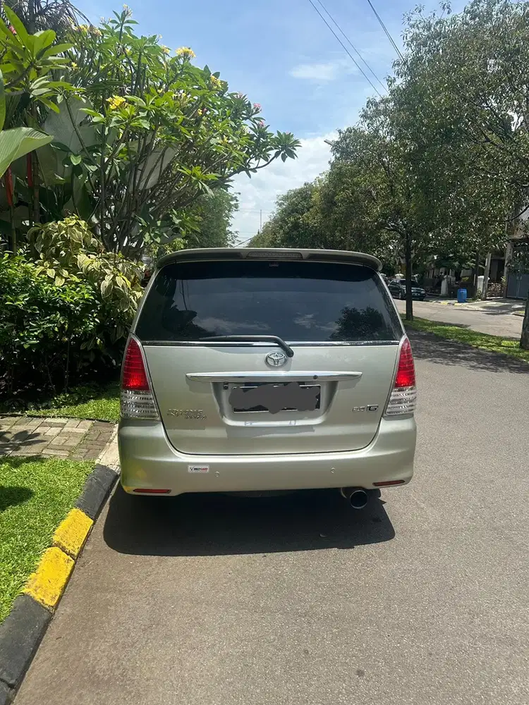 Toyota Kijang Innova 2011 Bensin