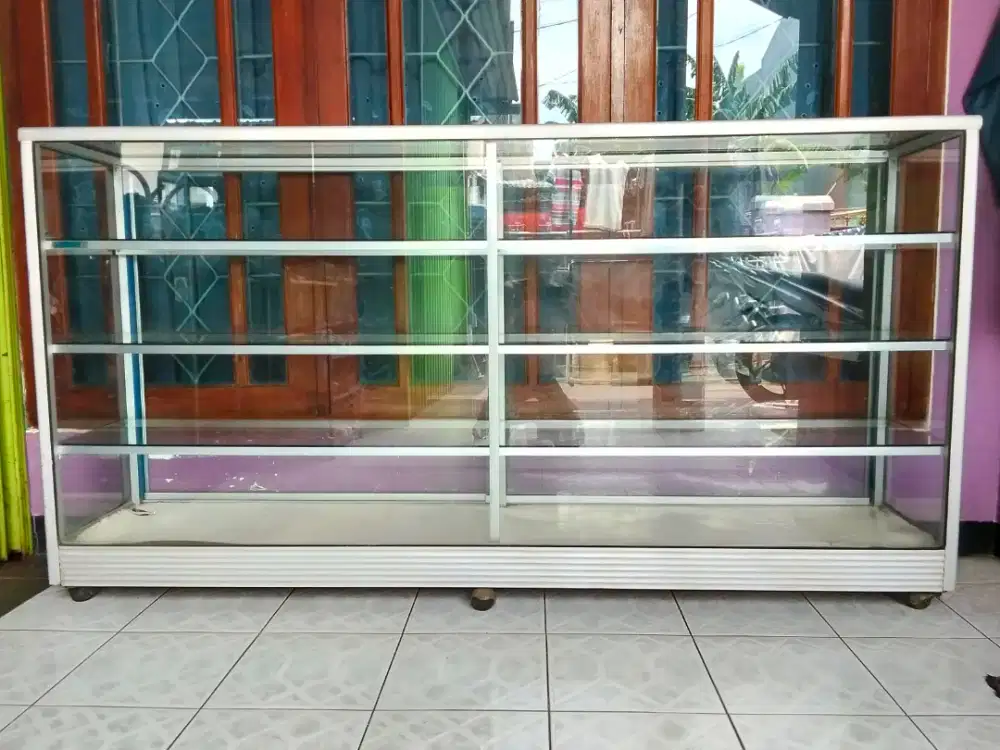 Etalase barang ukuran 2 meter