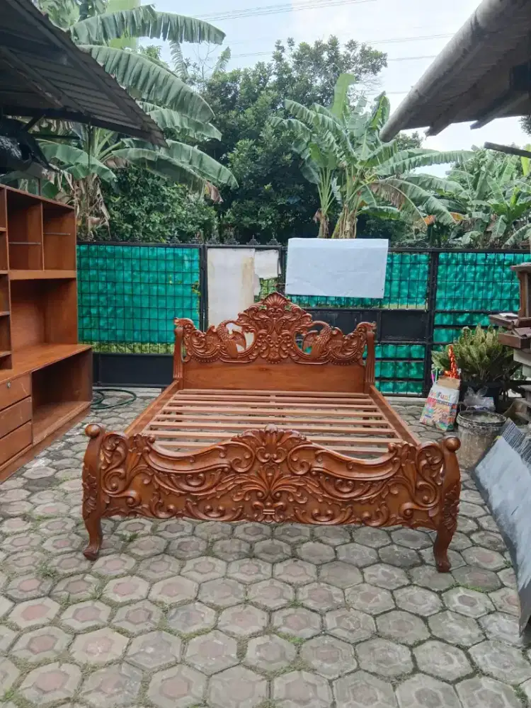 tempat tidur dipan ukiran mewah antik