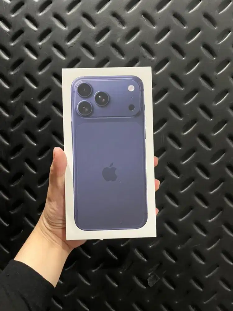 Iphone 17 promax deep blue