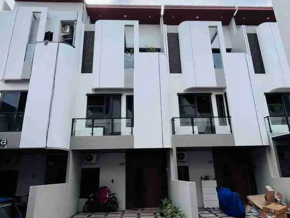 Townhouse Modern 3 Lantai di Matraman Desain Futuristik, Lokasi Premium