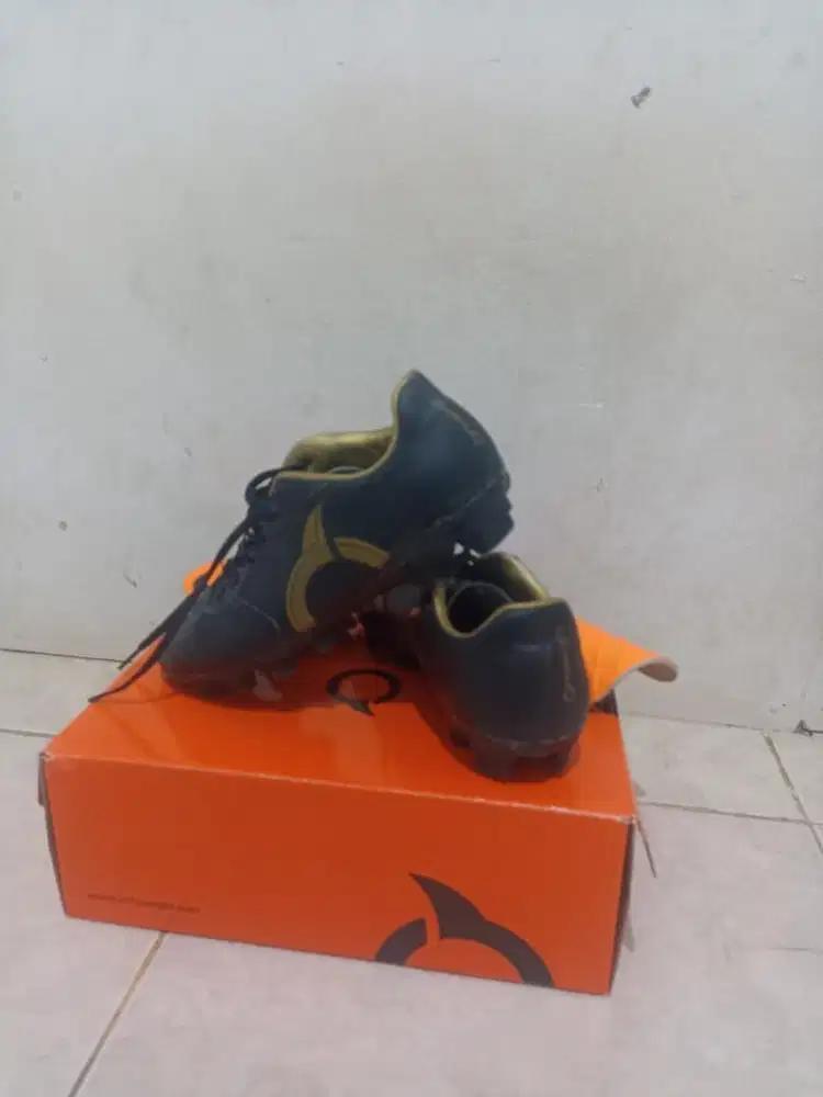 Jual sepatu futsal