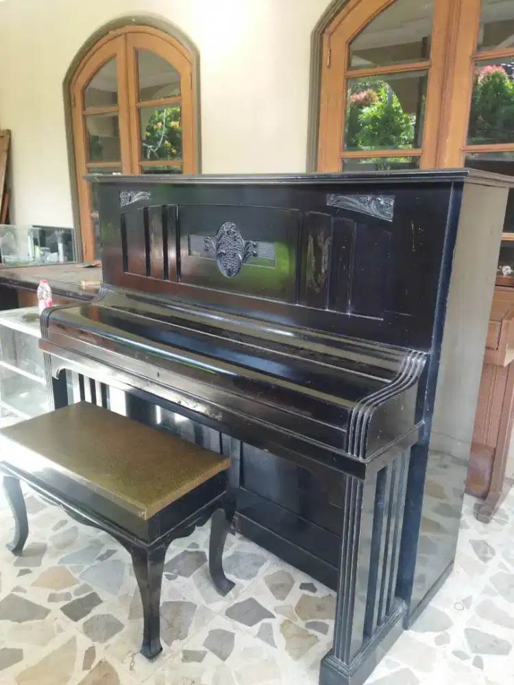 Piano Burghard Koleksi Mewah Siap Angkut