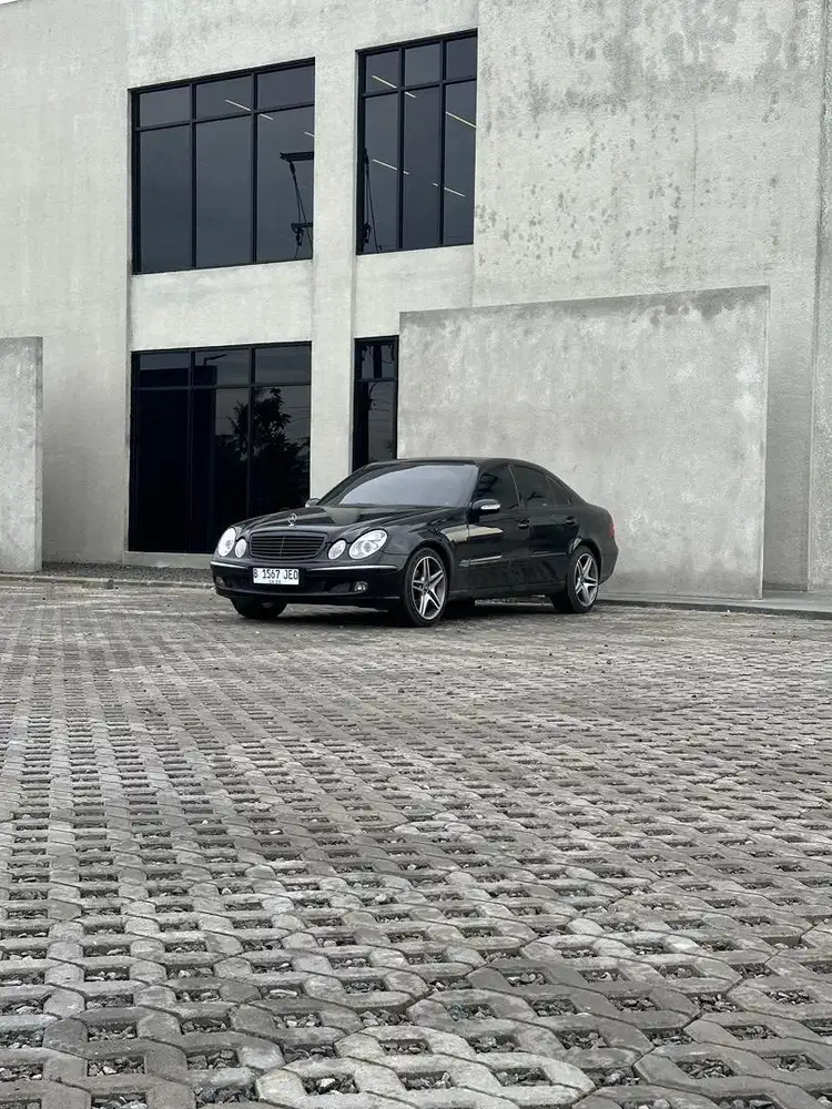 Mercedes Benz E200